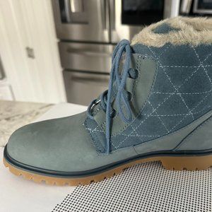 Helly Hansen Ankle Boots - New Box - Arctic Blue - US 10
